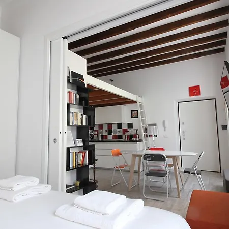 Italianway-canonica 34 * Milano